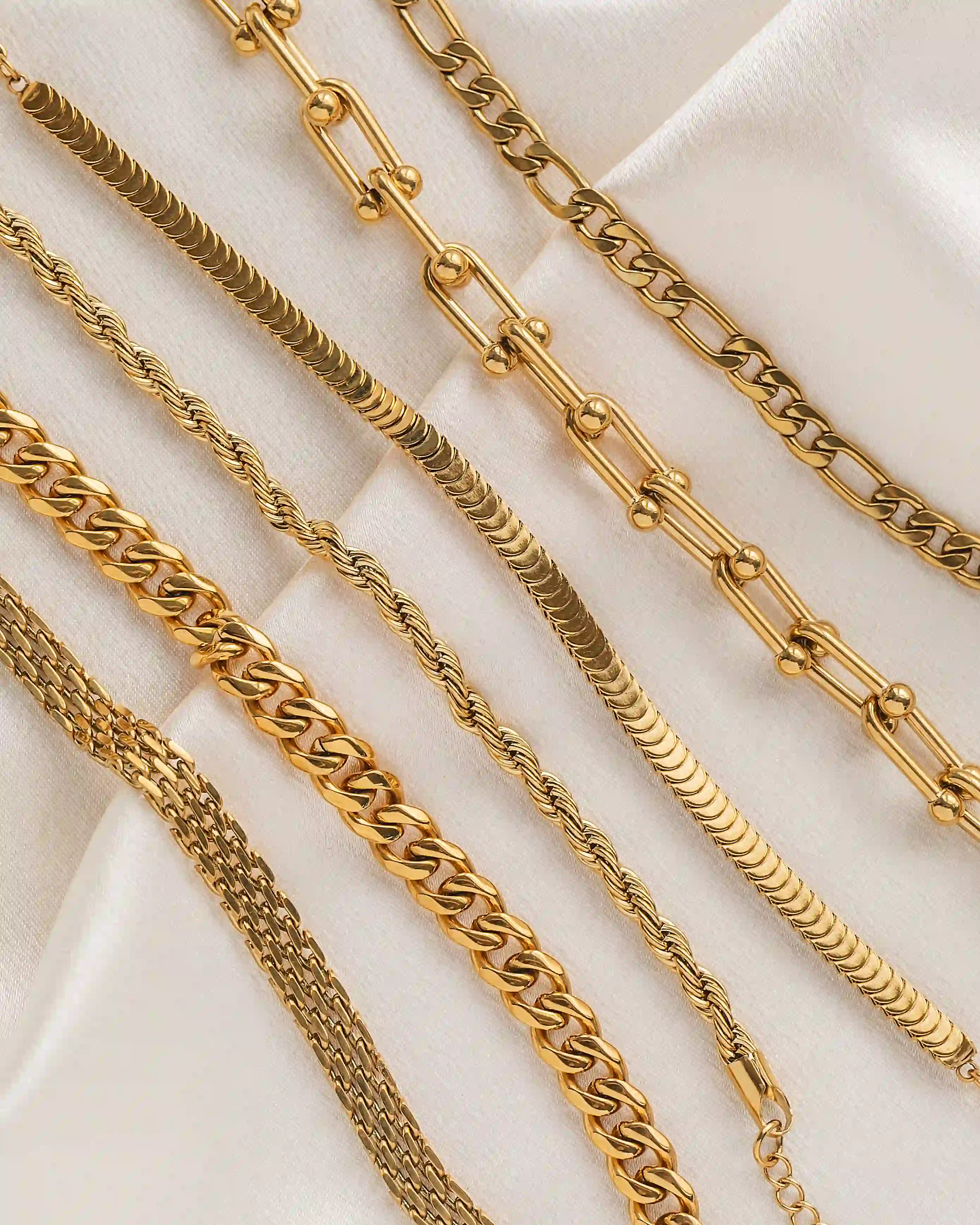 Necklaces & bracelets